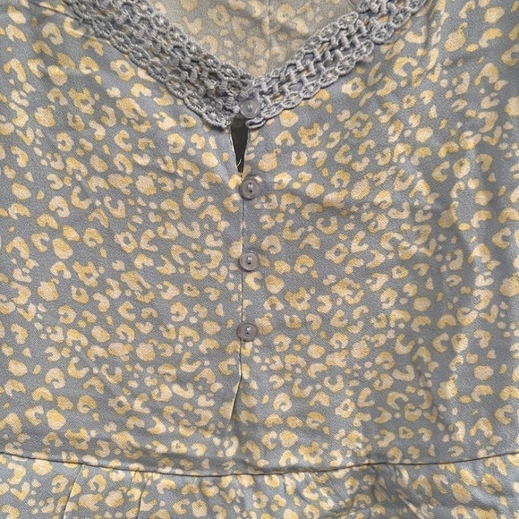 Urban Romantics brand size L pullover sleeveless top-NWT - Picture 3 of 6